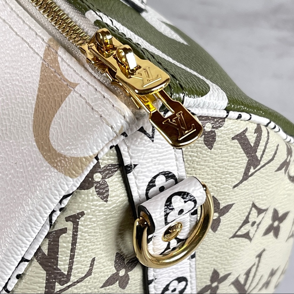 Louis Vuitton Monogram Giant Speedy Bandouliere 30 - Picture 9 of 16